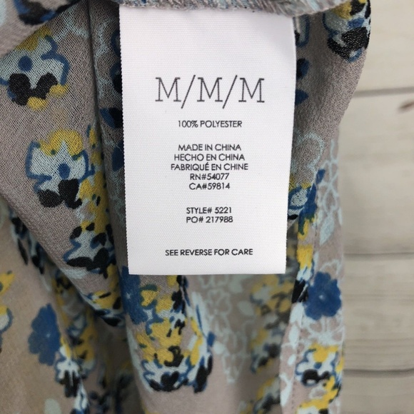 Cabi #5331 50/50 Sleeveless Button Floral Blouse - Picture 6 of 6